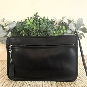 Vintage Coach NYC Navy Standard Clutch 5140